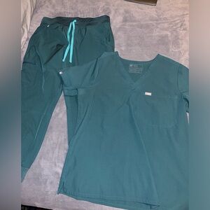 Green Figs Woman Scrubs Set